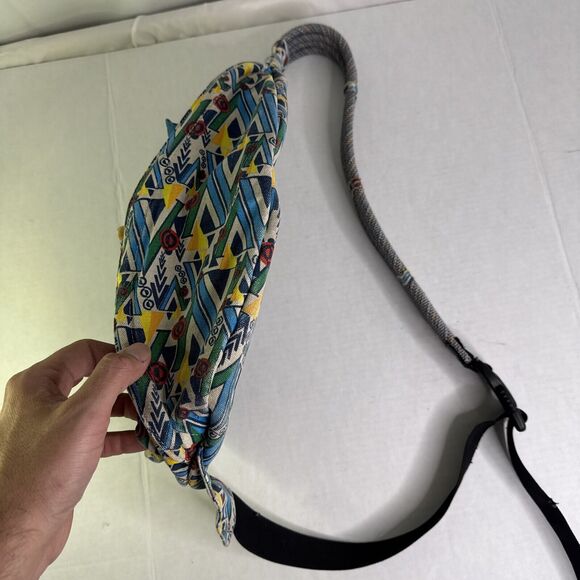 Kavu Rope Sling Multicolor Geometric Crossbody Shoulder Backpack 4 Sections - Picture 7 of 8